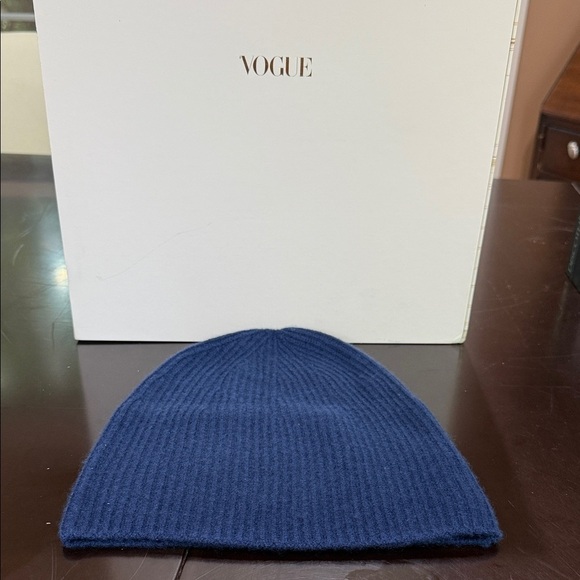 The Loop Cashmere Beanie In Midnight Blue NEW